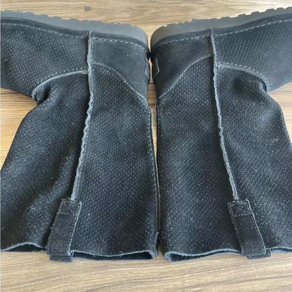 NWT UGG Black Suede Perforated Unlined Boots 1016853 Size 7 - Picture 5 of 10